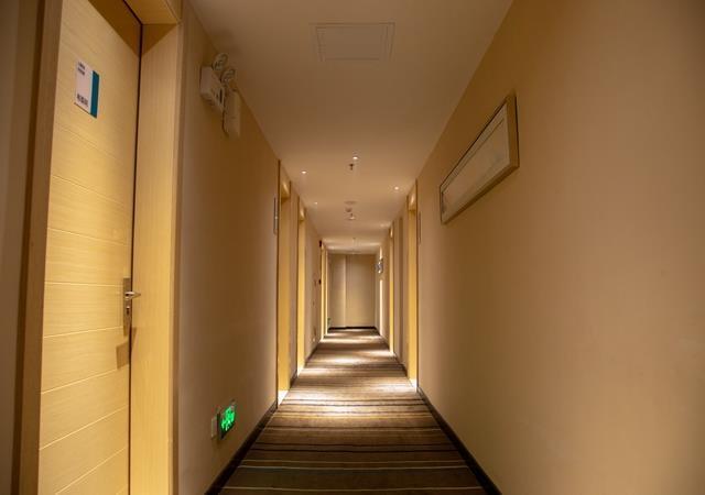 Юйлинь: City Comfort Inn Yulin Hongjin Zhongding Park Holiday Branch