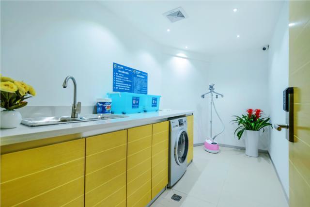 Чунцин: City Comfort Inn Chongqing Yangjiaping Walking Street Light Rail Station