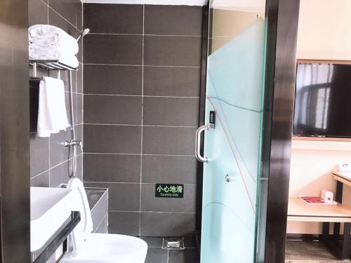 Вэйхай: Thank Inn Plus Hotel Shandong Weihai Rongcheng City Chengshan Avenue Rt-mart