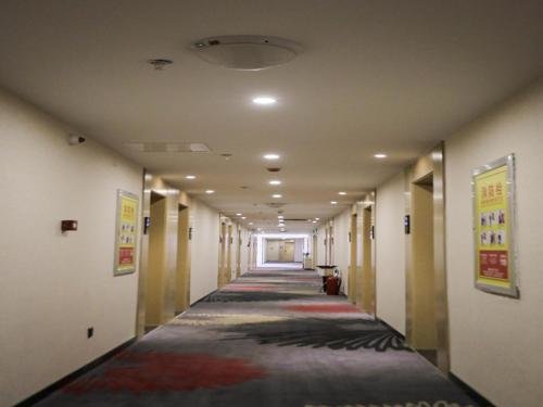 Циндао: Thank Inn Plus Hotel Qingdao Licang Wan Nianquan Road