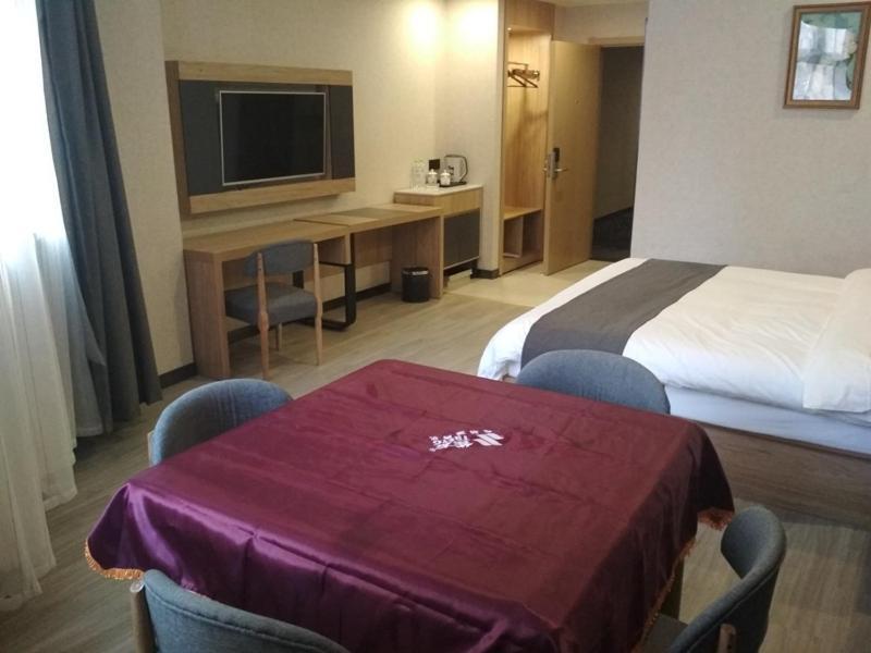 Циндао: Thank Inn Plus Hotel Qingdao Licang Wan Nianquan Road