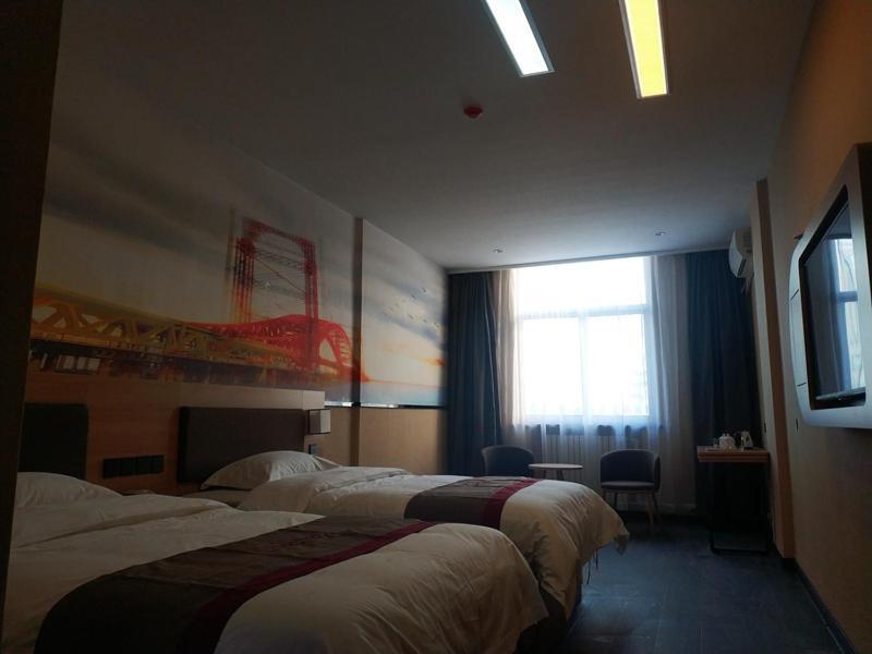 Жичжао: Thank Inn Plus Hotel Chengyang South Road  Hospital of Chinese Traditional Medicine