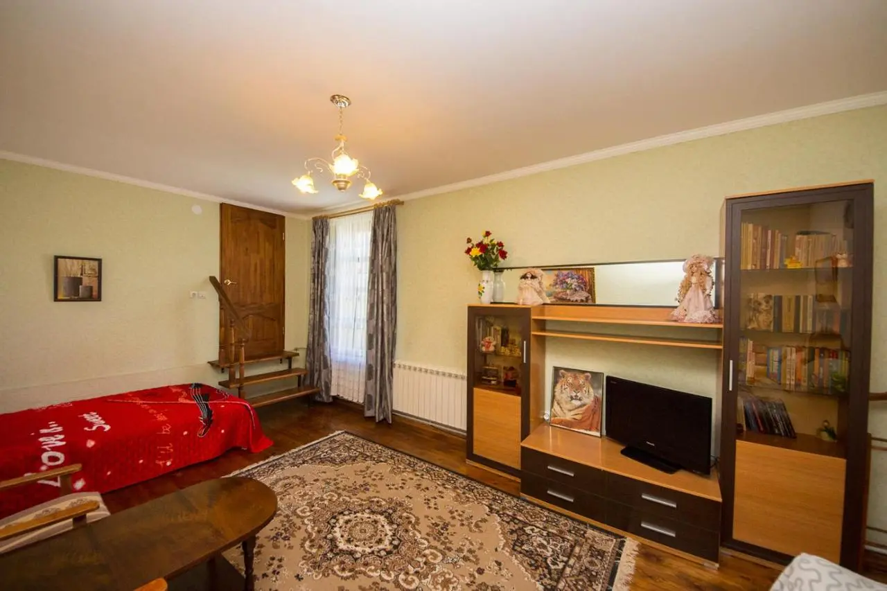 Витязево: Guest House Larisa