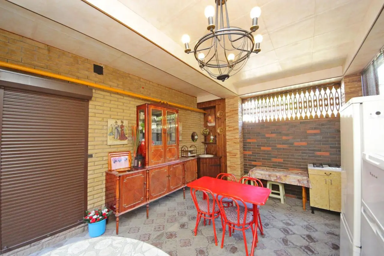 Витязево: Guest House Larisa