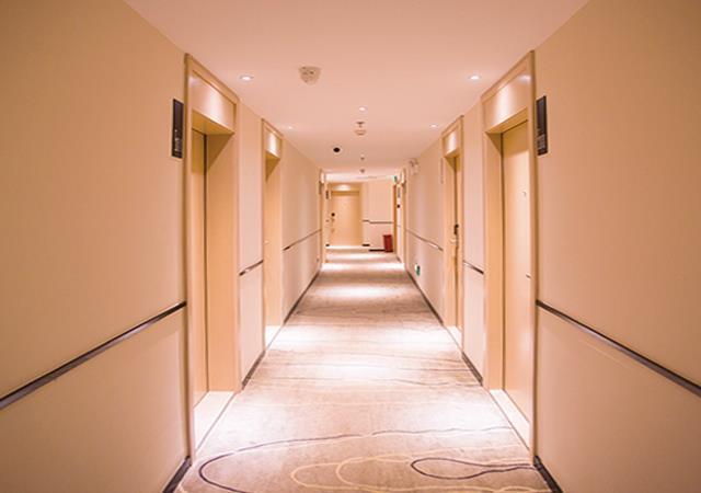 Басуо: City Comfort Inn Dongfang Donghai Road Sports Square