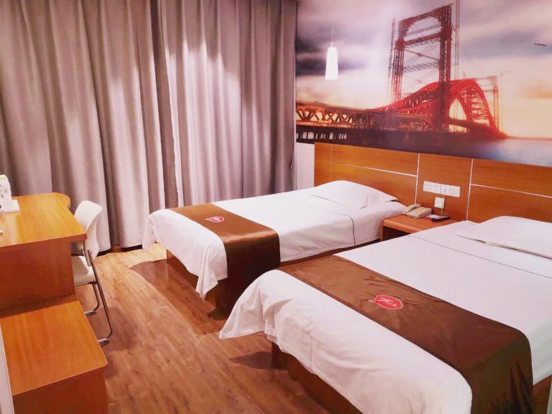 Хецзе: Thank Inn Plus Hotel Shandong Heze Yuncheng Bus Station
