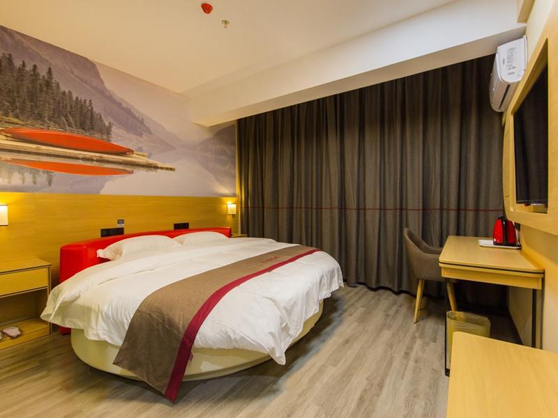 Чжэнчжоу: Thank Inn Plus Hotel Henan Zhengzhou Guancheng District East Zijingshan Street Subway Station
