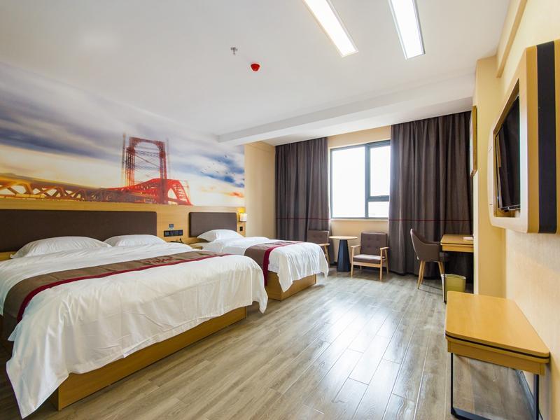 Чжэнчжоу: Thank Inn Plus Hotel Henan Zhengzhou Guancheng District East Zijingshan Street Subway Station