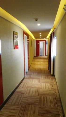 Наньян: Thank Inn Plus hotel He'nan Nanyang Neixiang County Bus Station