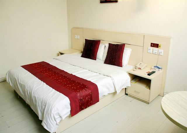 Лиаоченг: Thank Inn Hotel Shandong Liaocheng Chiping County Xinzheng Xi Road