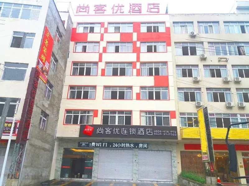 Кандин: Thank Inn Hotel Sichuan Ganzi Luding County Kangba Bridge