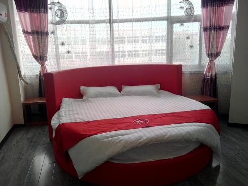 Яньтай: Thank Inn Chain Hotel Shandong Yantai Xixiatao Village High Speed Railway Station
