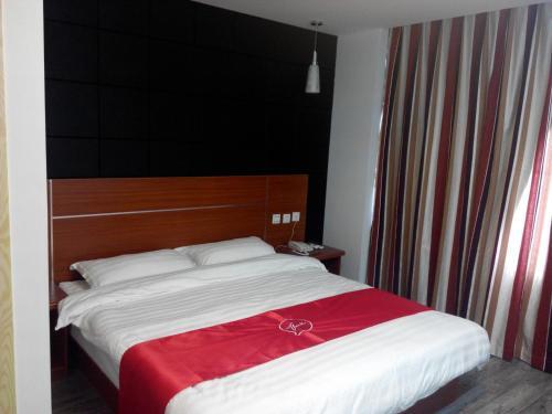 Яньтай: Thank Inn Chain Hotel Shandong Yantai Xixiatao Village High Speed Railway Station