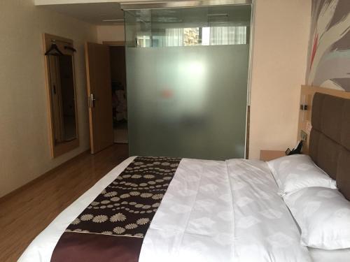 Цзыян: Thank Inn Hotel Sichuan Ziyang Lezhi County Shuaixiang Avenue