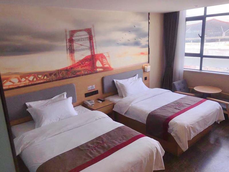 Гяжуглинг: Thank Inn Hotel Tibet Lhasa Konggang New District Gongga Airport