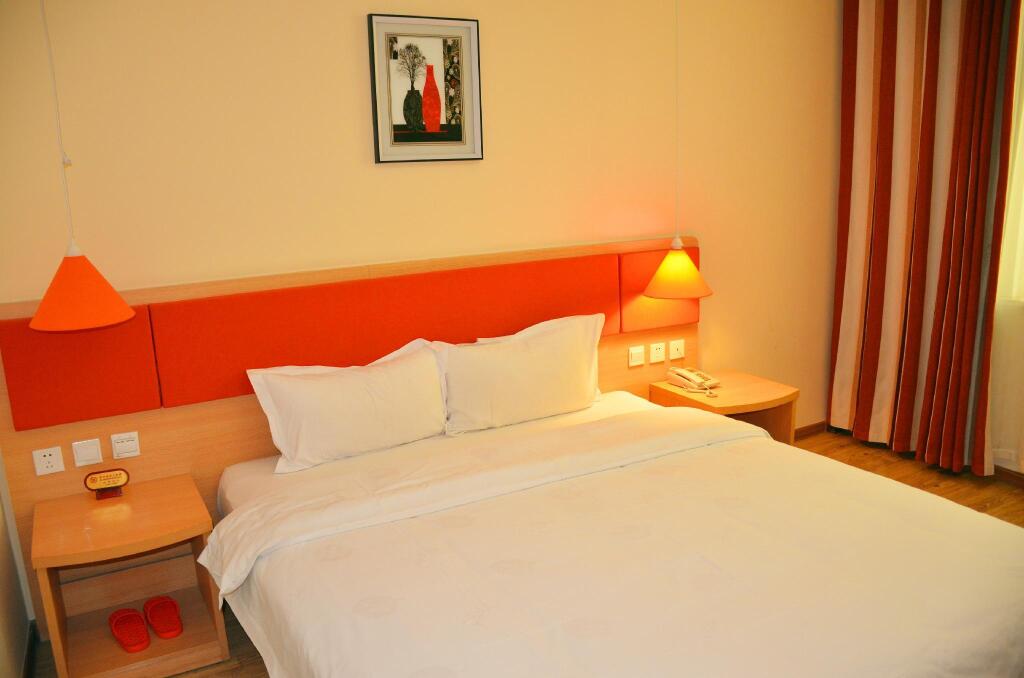 Линьи: Thank Inn Plus Hotel Linyi Lanshan District Yitang