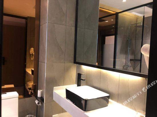 Чжэнчжоу: IU Hotels· Zhengzhou Zhengdong New District The First Affiliated Hospital of Zhengzhou University