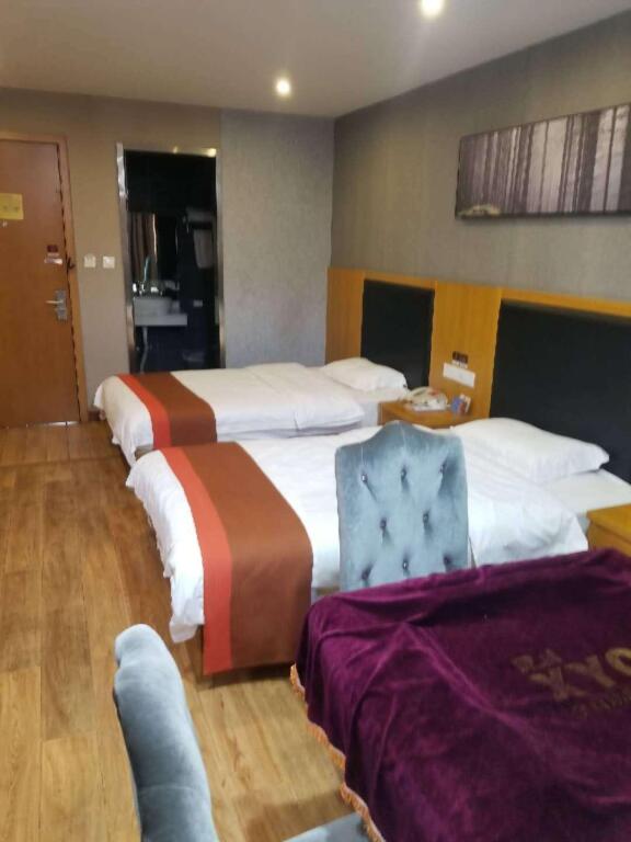 Чжэнчжоу: Jun Hotel Henan Zhengzhou Zhongmou County Shangdu Avenue Dianshita