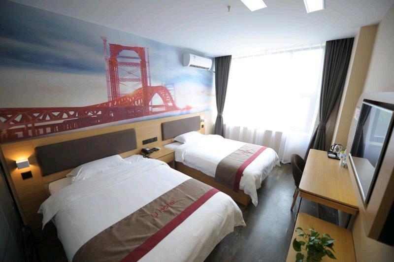 Хуэйчан: Thank Inn Hotel Jiangxi Ganzhou Huichang County Tongluowan Square