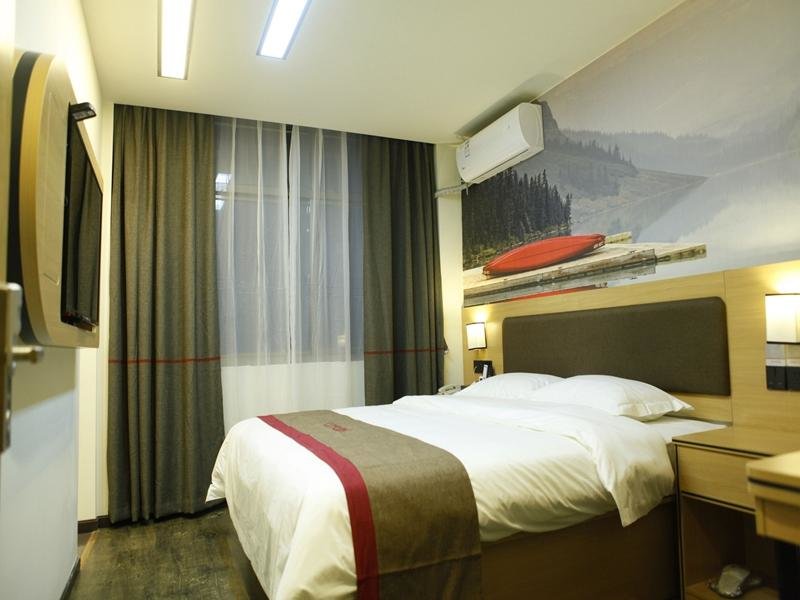 Хуэйчан: Thank Inn Hotel Jiangxi Ganzhou Huichang County Tongluowan Square