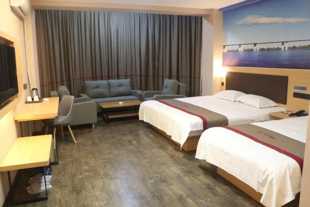 Даньдун: Thank Inn Hotel Liaoning Dandong Yuanbao District Yulong Hot Spring
