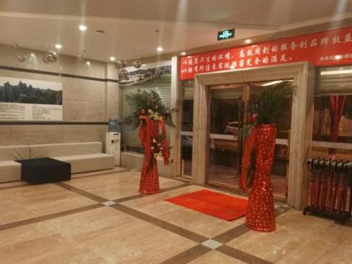 Куньмин: Thank Inn Chain Hotel Yunnan Kunming Shilin County Tunxi Road