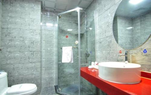 Куньмин: Thank Inn Chain Hotel Yunnan Kunming Shilin County Tunxi Road