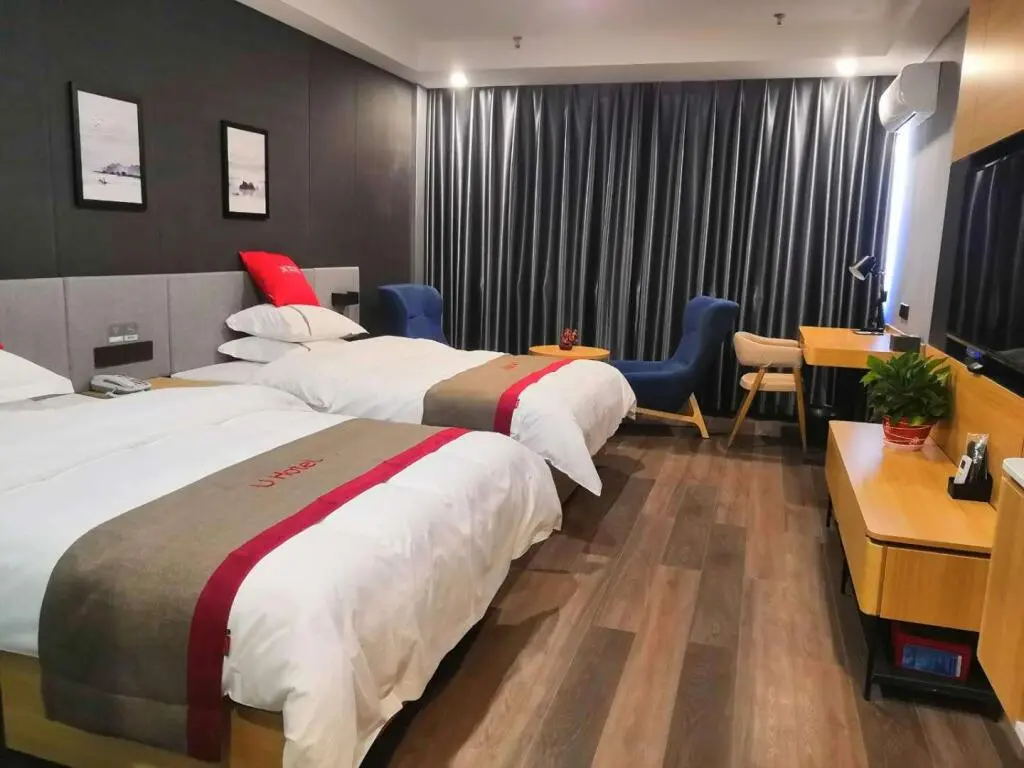 Лунтай: Thank Inn Hotel Xinjiang Luntai Hongqiao New District Pedestrian