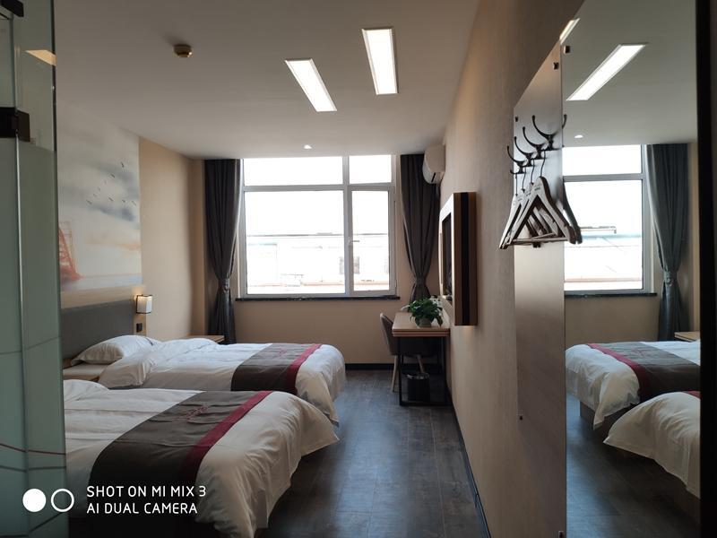 Циндао: Thank Inn Plus Hotel Shandong Qingdao Huangdao District Xihai Bay Bus Station