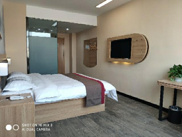 Циндао: Thank Inn Plus Hotel Shandong Qingdao Huangdao District Xihai Bay Bus Station