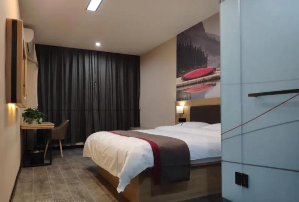 Циндао: Thank Inn Plus Hotel Shandong Qingdao Huangdao District Xihai Bay Bus Station