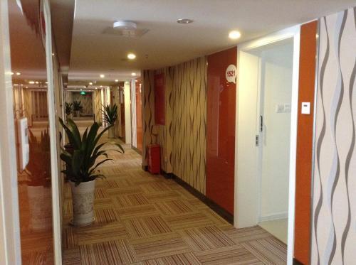 Чэнду: Thank Inn Hotel Sichuan Normal University Chenglong Branch