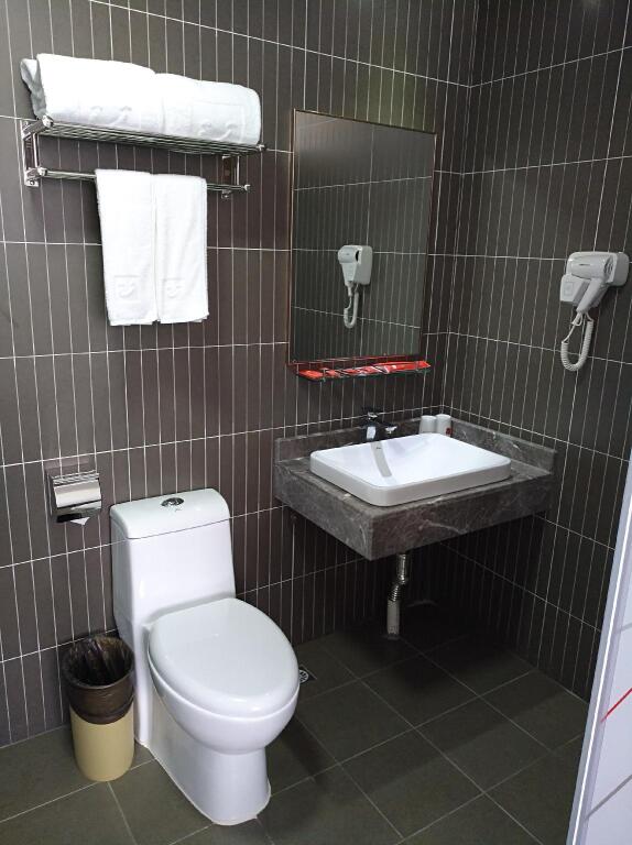 Маоминг: Thank Inn Plus Hotel  Maoming XinYi City Yingbin Avenue