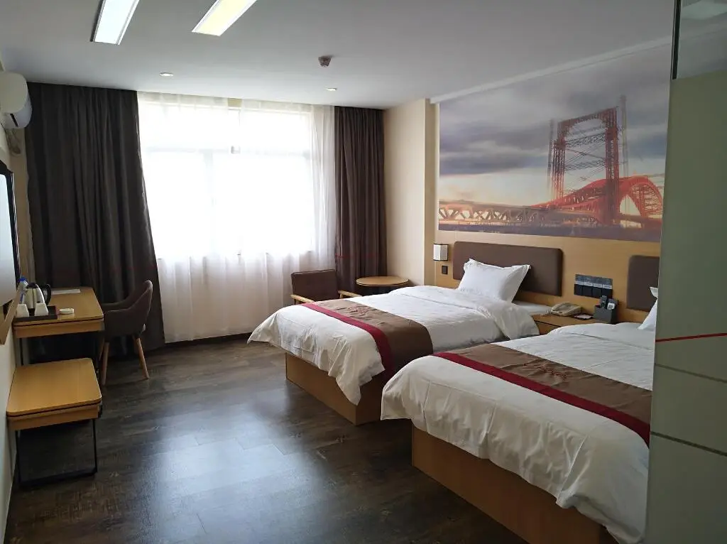 Маоминг: Thank Inn Plus Hotel  Maoming XinYi City Yingbin Avenue
