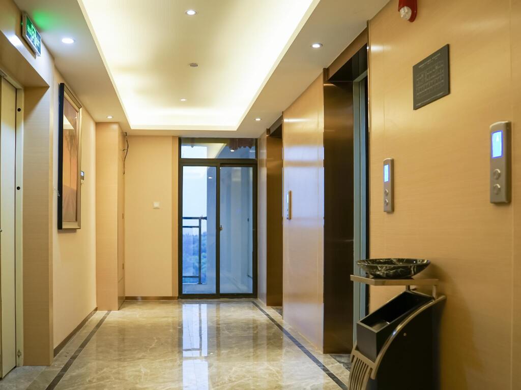 Цзинмэнь: Lavande Hotels· Jingmen Xingqiu Shijiecheng