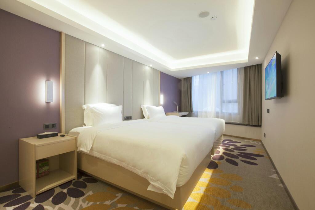 Цзинмэнь: Lavande Hotels· Jingmen Xingqiu Shijiecheng