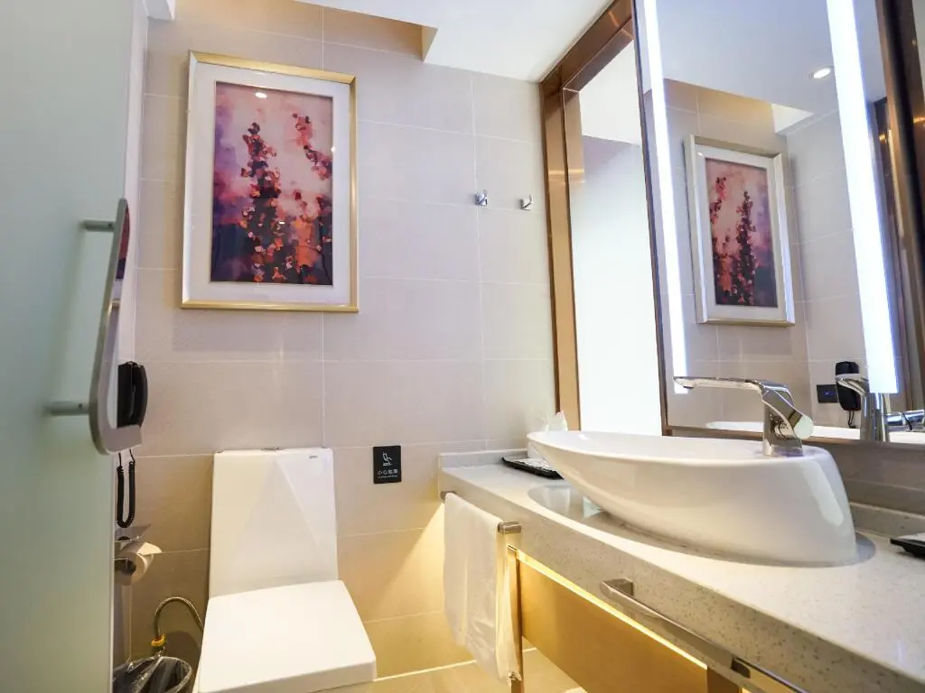 Цзинмэнь: Lavande Hotels· Jingmen Xingqiu Shijiecheng