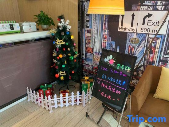 Тайюань: IU Hotels· Taiyuan Changfeng Xi Street The Mixc