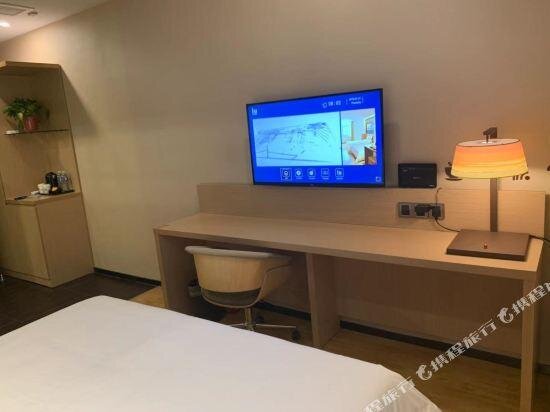 Тайюань: IU Hotels· Taiyuan Changfeng Xi Street The Mixc