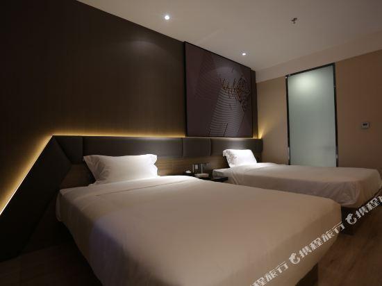 Ланьчжоу: IU Hotels· Lanzhou Xike Station Huanghelou Branch