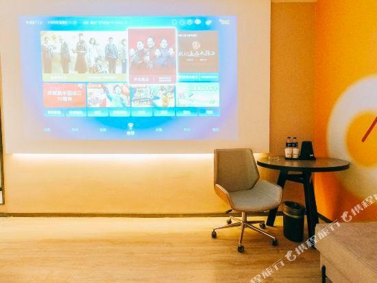 Тайюань: IU Hotels· Taiyuan Jinyanghu Hongdenglong Stadium