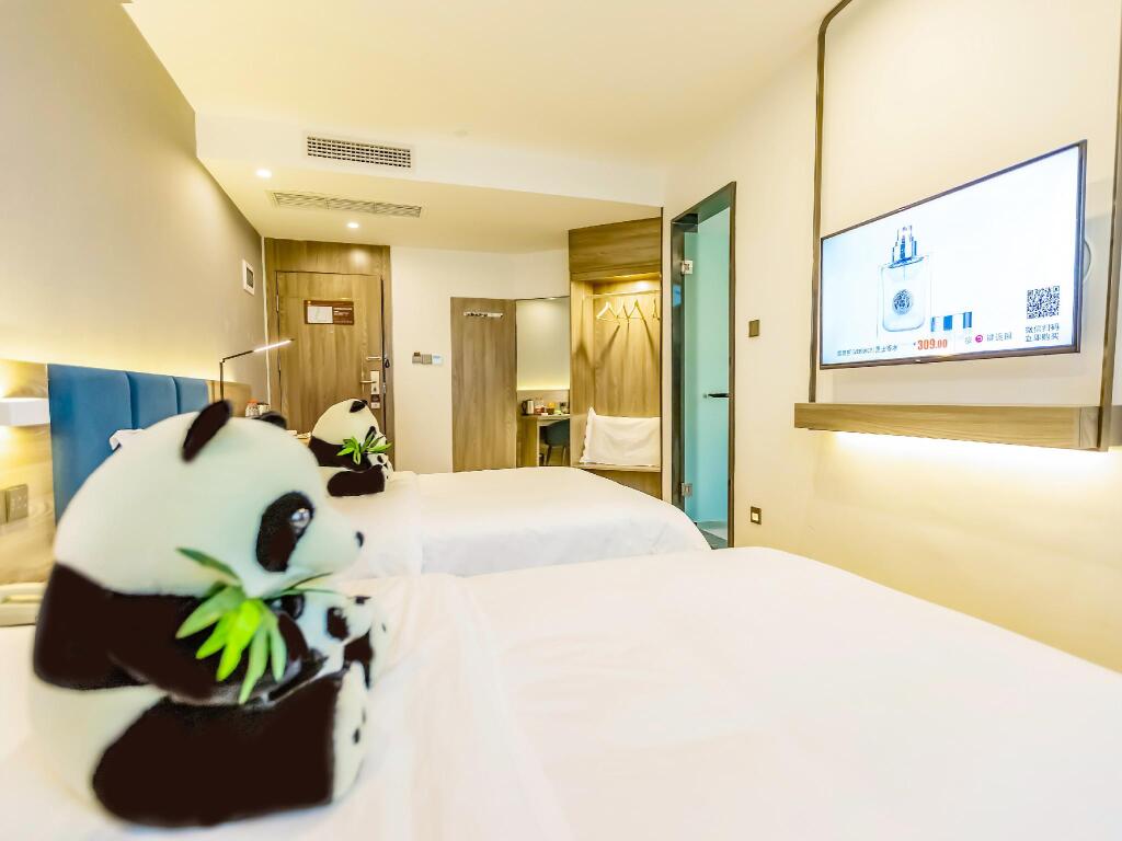 Чэнду: 7 Days Premium Chengdu Panda Base Sanhechang Subway Station