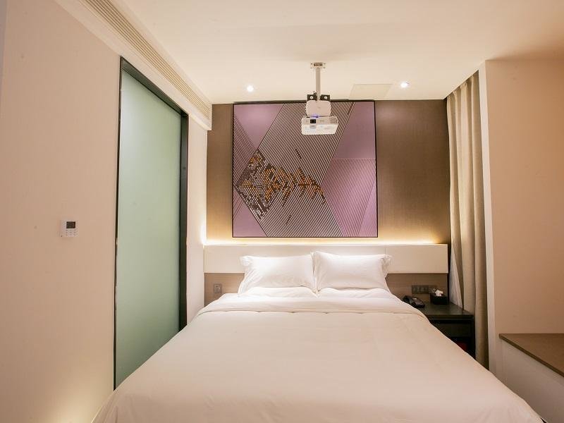Ухань: IU Hotels· Wuhan Hanyang Avenue Huangjinkou Metro Station
