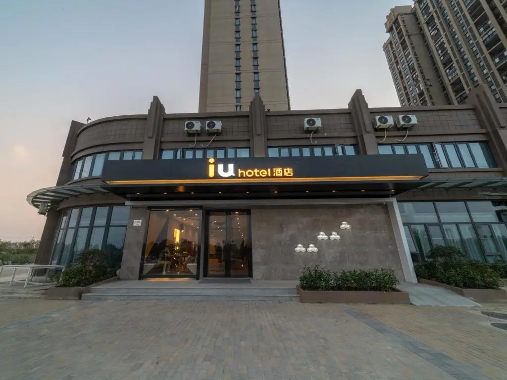 IU Hotels· Wuhan Hanyang Avenue Huangjinkou Metro Station — фото 1