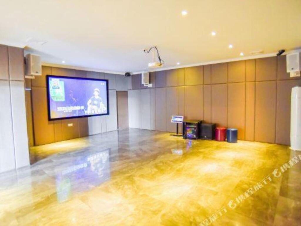 Jun Hotels(Zhongxiang Xihuan Road) — фото 1