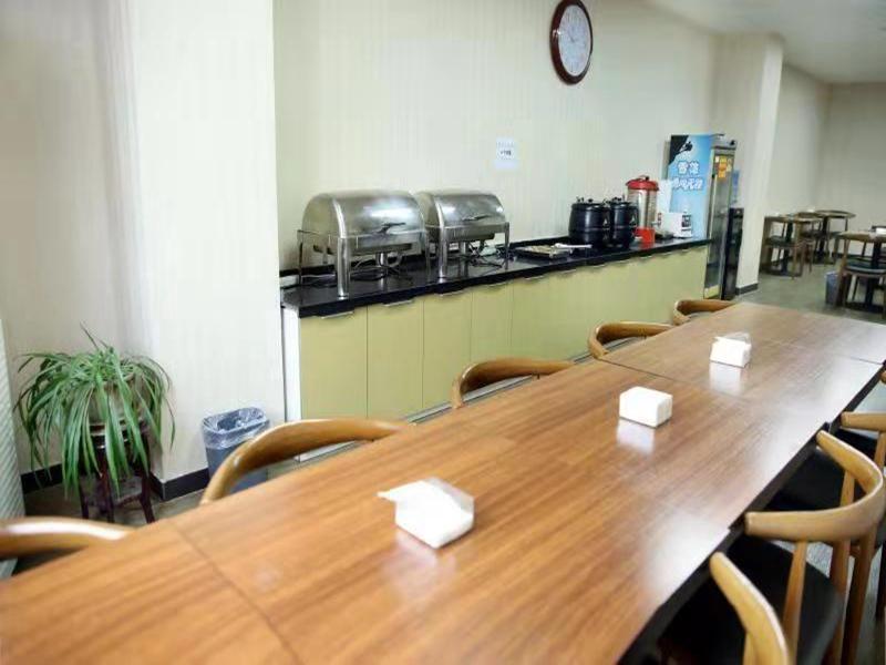 Шицзячжуан: Thank Inn Hotel Hebei Shijiazhuang Shenze County Bus Station