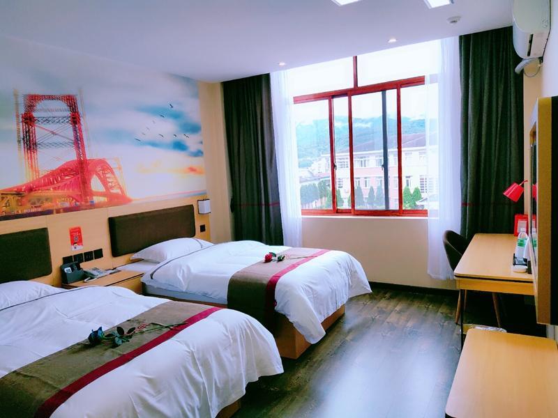 Дэхун: Thank Inn Hotel Yunnan Dehonglianghe County Nandian Road