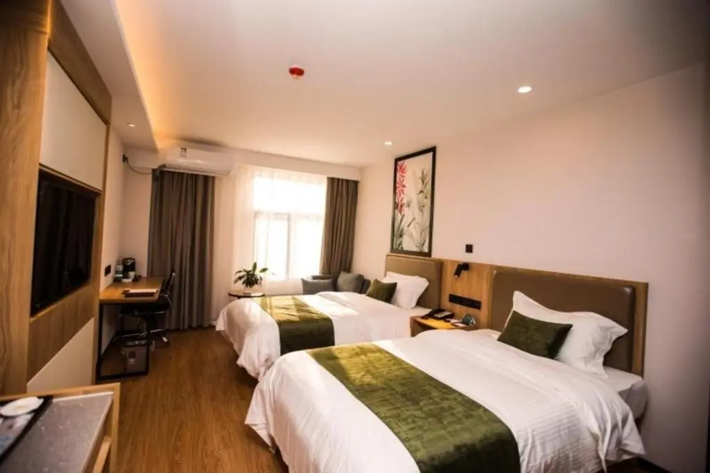 Циндао: GreenTree Inn Qingdao Huangdao District Jinshatan Road