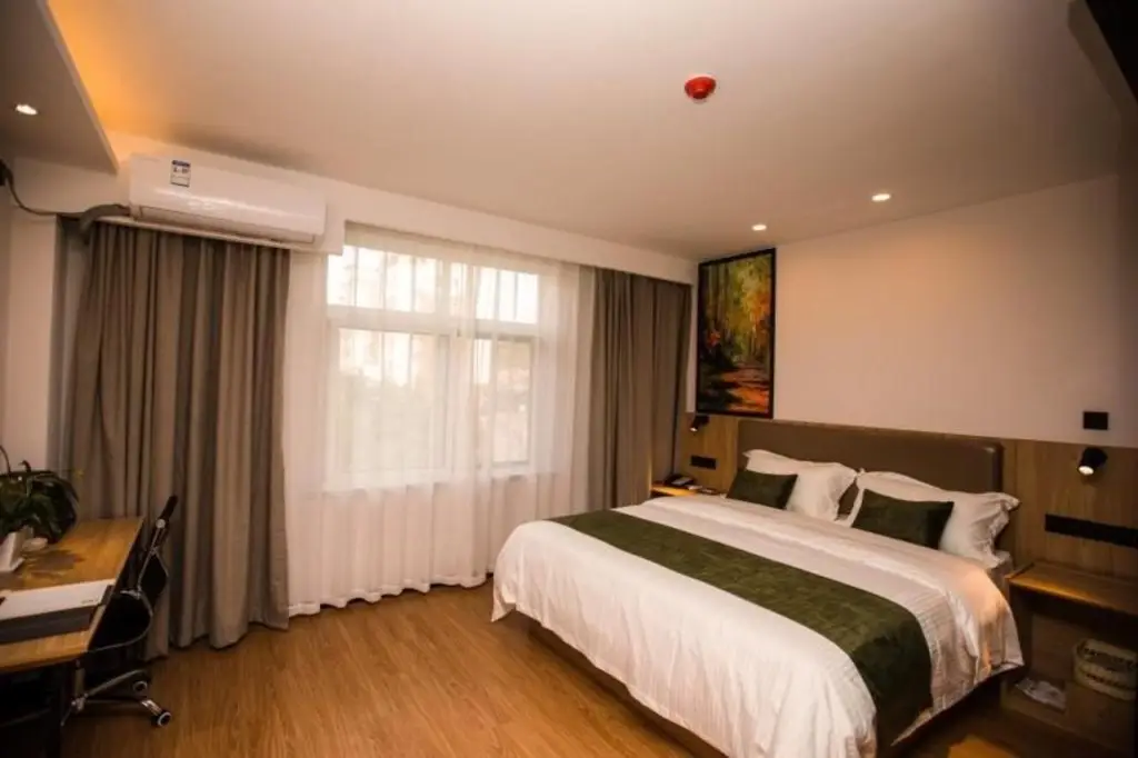 Циндао: GreenTree Inn Qingdao Huangdao District Jinshatan Road