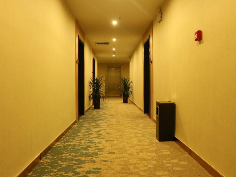 Хецзе: GreenTree Inn Heze Cao County Railway Station